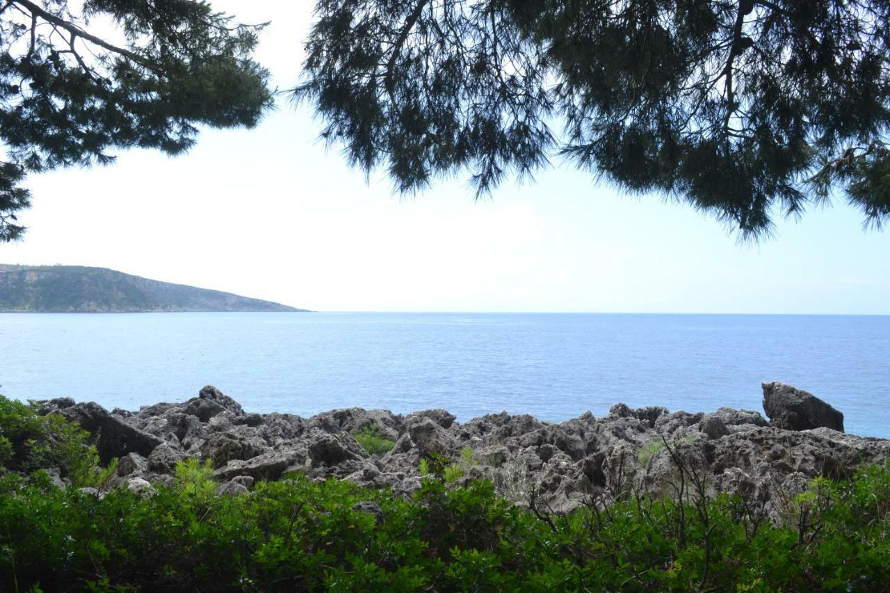 The Sea Cave Camping Hotell Himare Exteriör bild