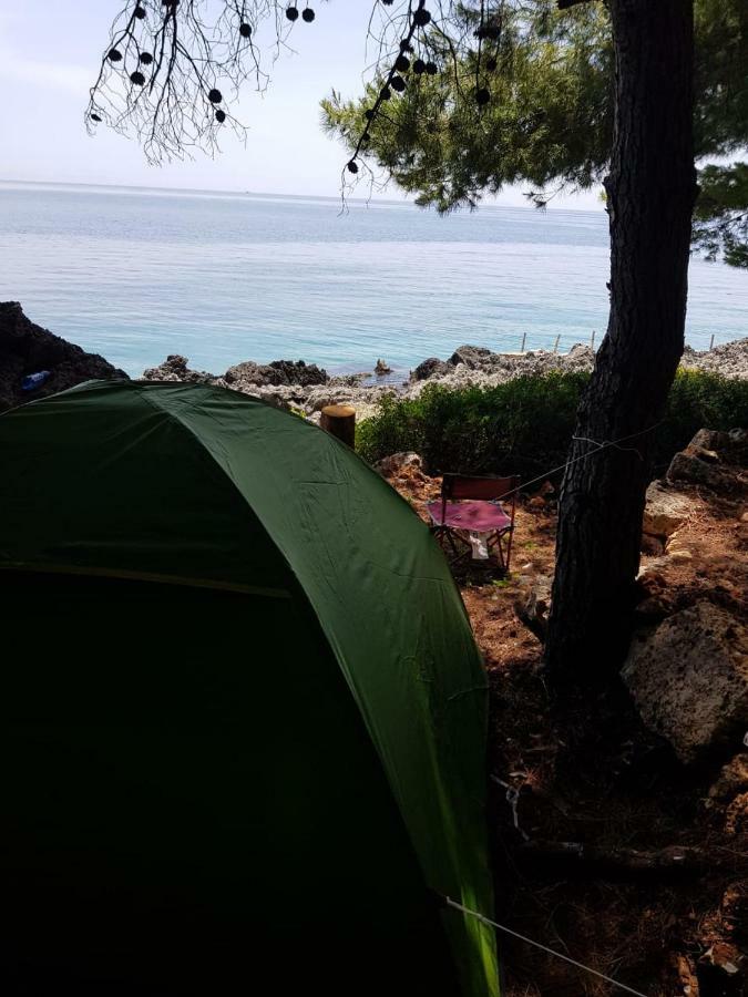 The Sea Cave Camping Hotell Himare Exteriör bild