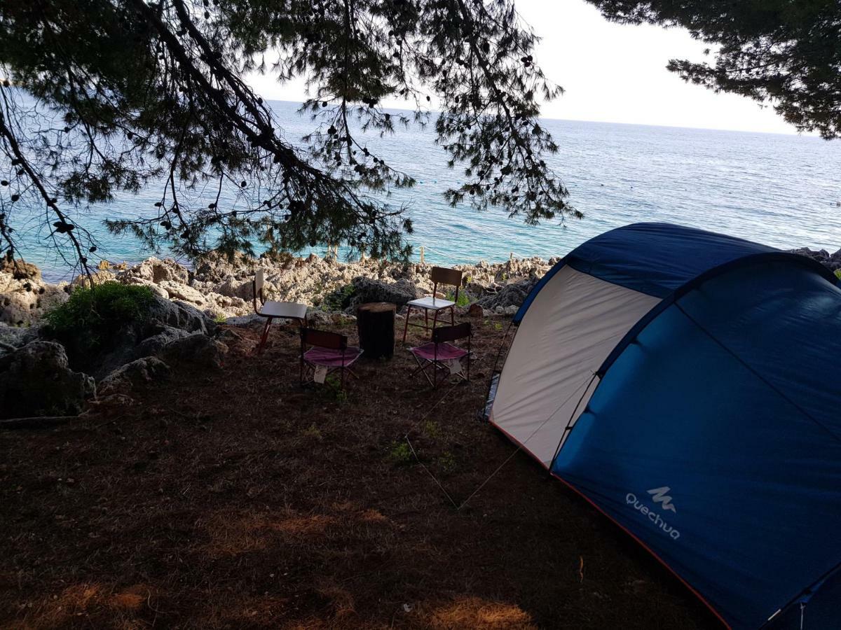 The Sea Cave Camping Hotell Himare Exteriör bild