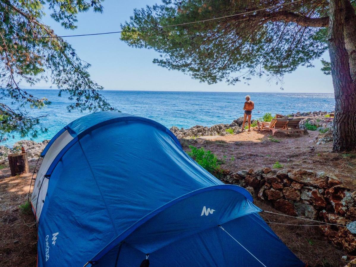 The Sea Cave Camping Hotell Himare Exteriör bild