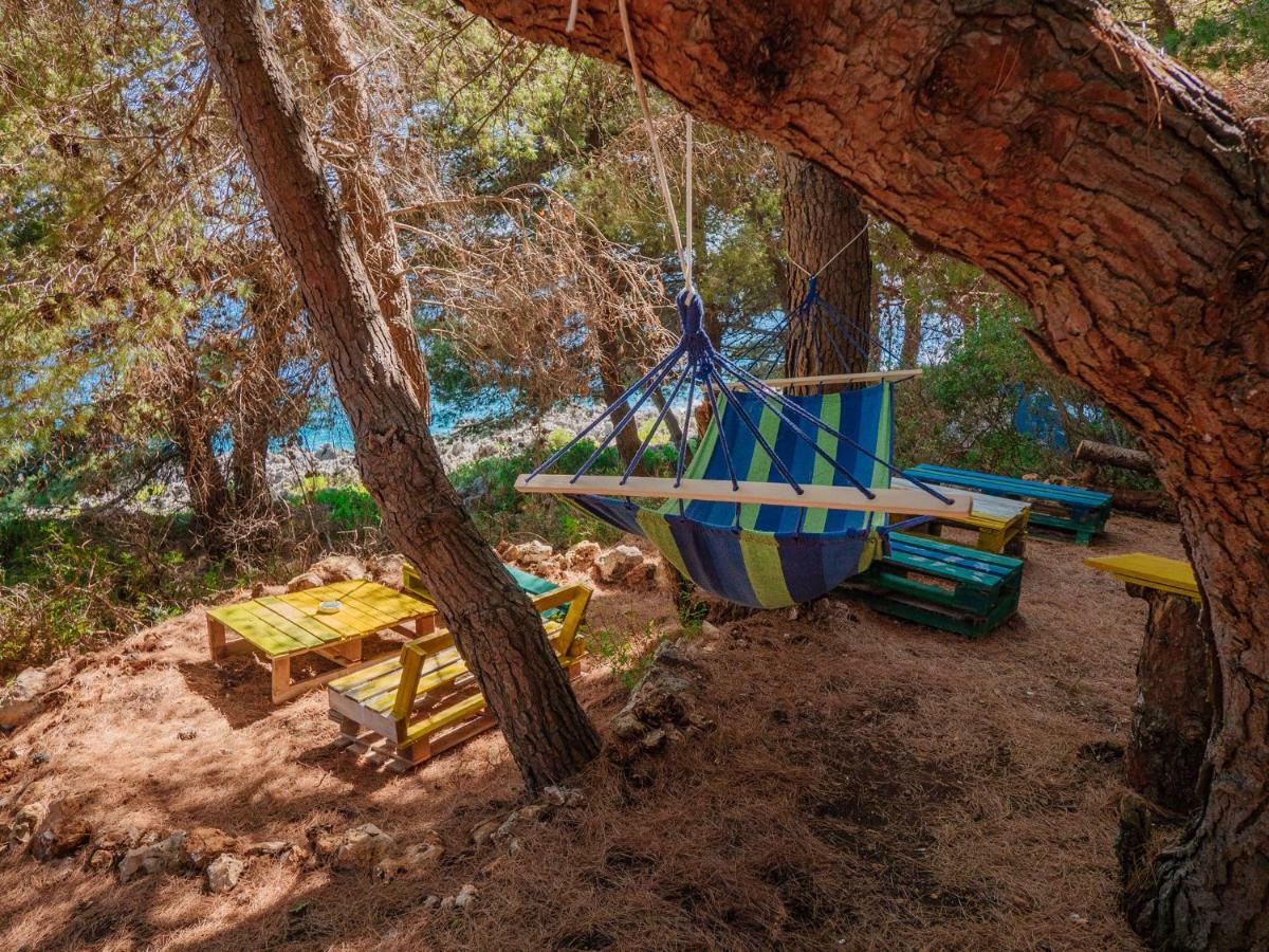 The Sea Cave Camping Hotell Himare Exteriör bild