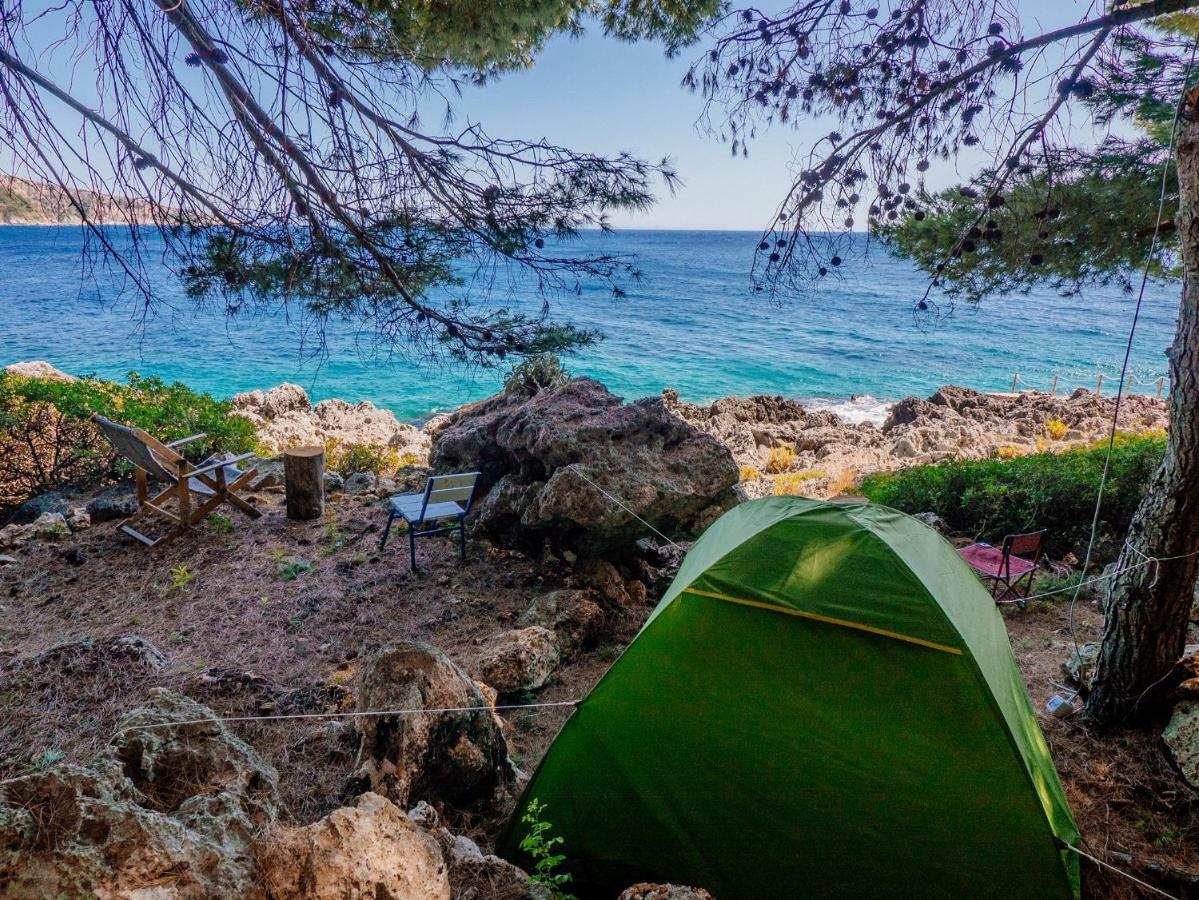 The Sea Cave Camping Hotell Himare Exteriör bild