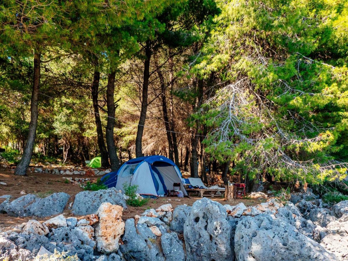 The Sea Cave Camping Hotell Himare Exteriör bild