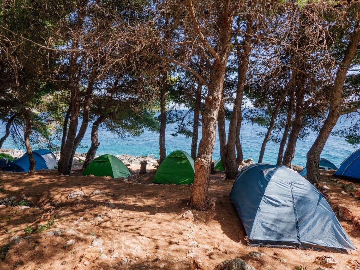 The Sea Cave Camping Hotell Himare Exteriör bild